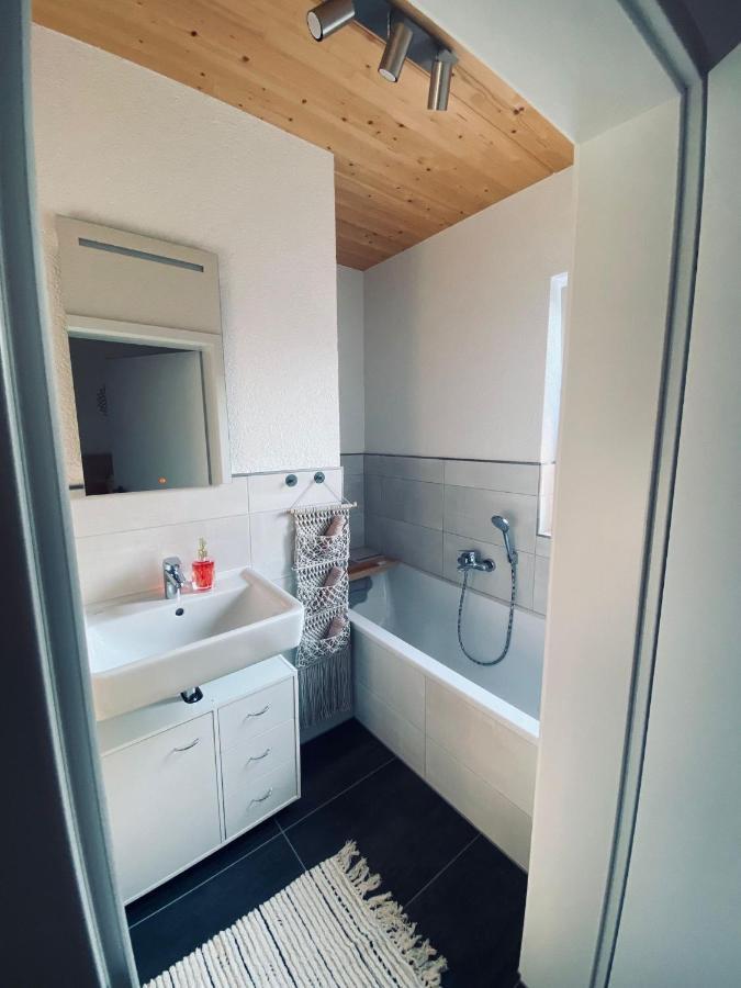 Zimmer M. Eigenem Bad Und Badewanne Direkt Am Wald Amöneburg Exterior foto
